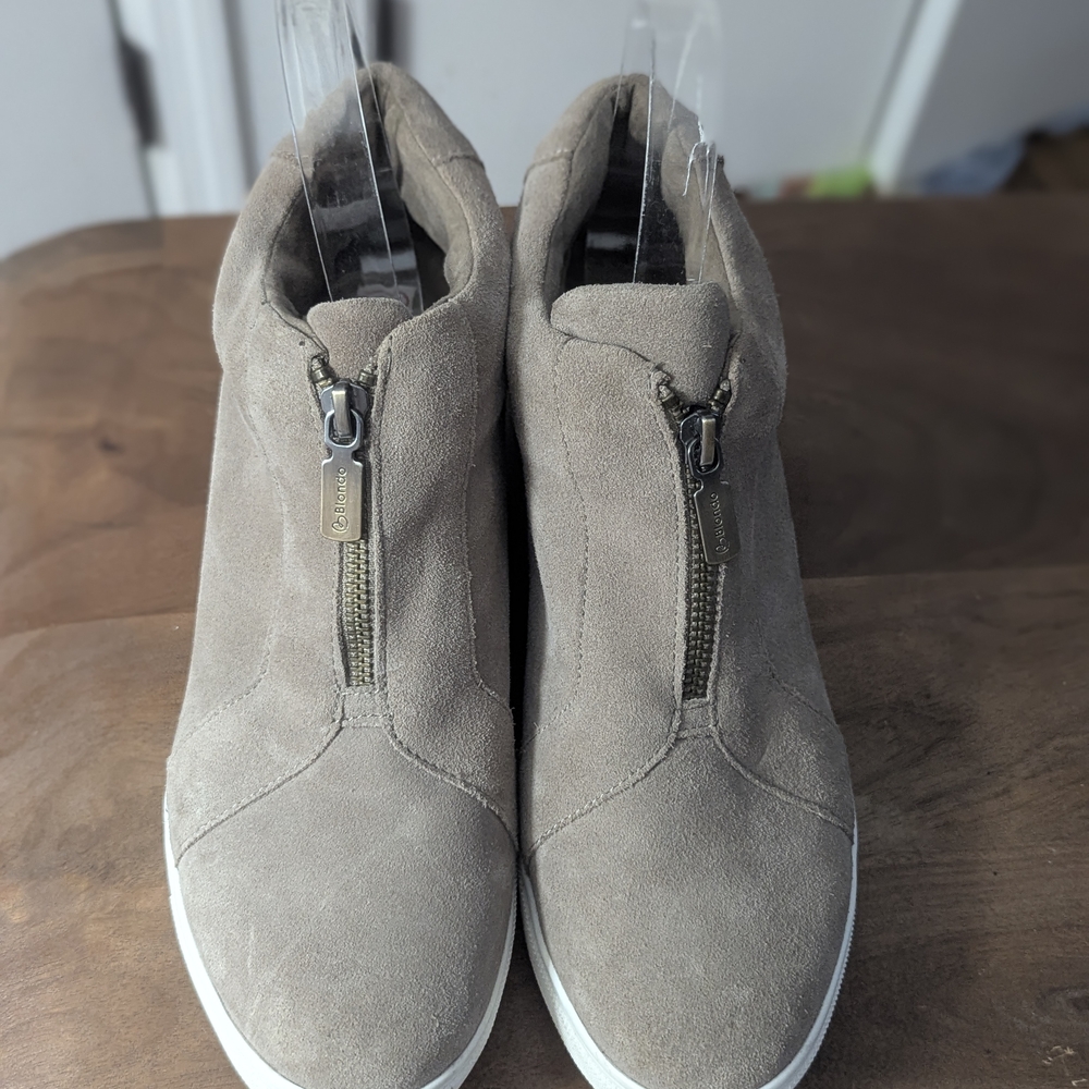 Blondo Tan Sneakers Hidden Wedge Side Zipper Sz Women's 9 Waterproof Even Used - Picture 6 of 9